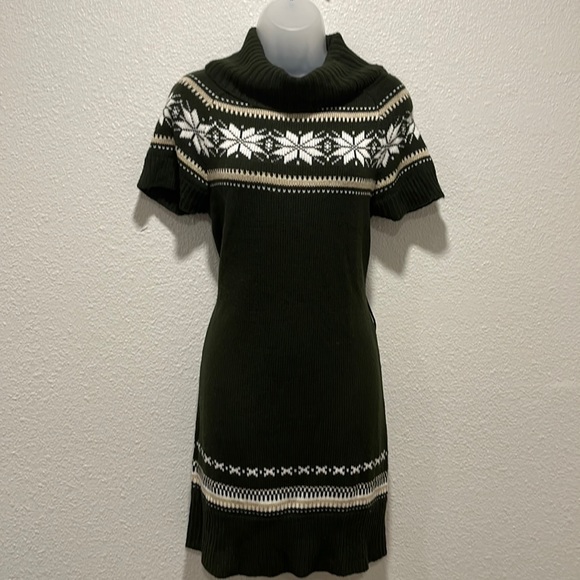 She's Cool Dresses & Skirts - Green Dress She’s Cool Size M